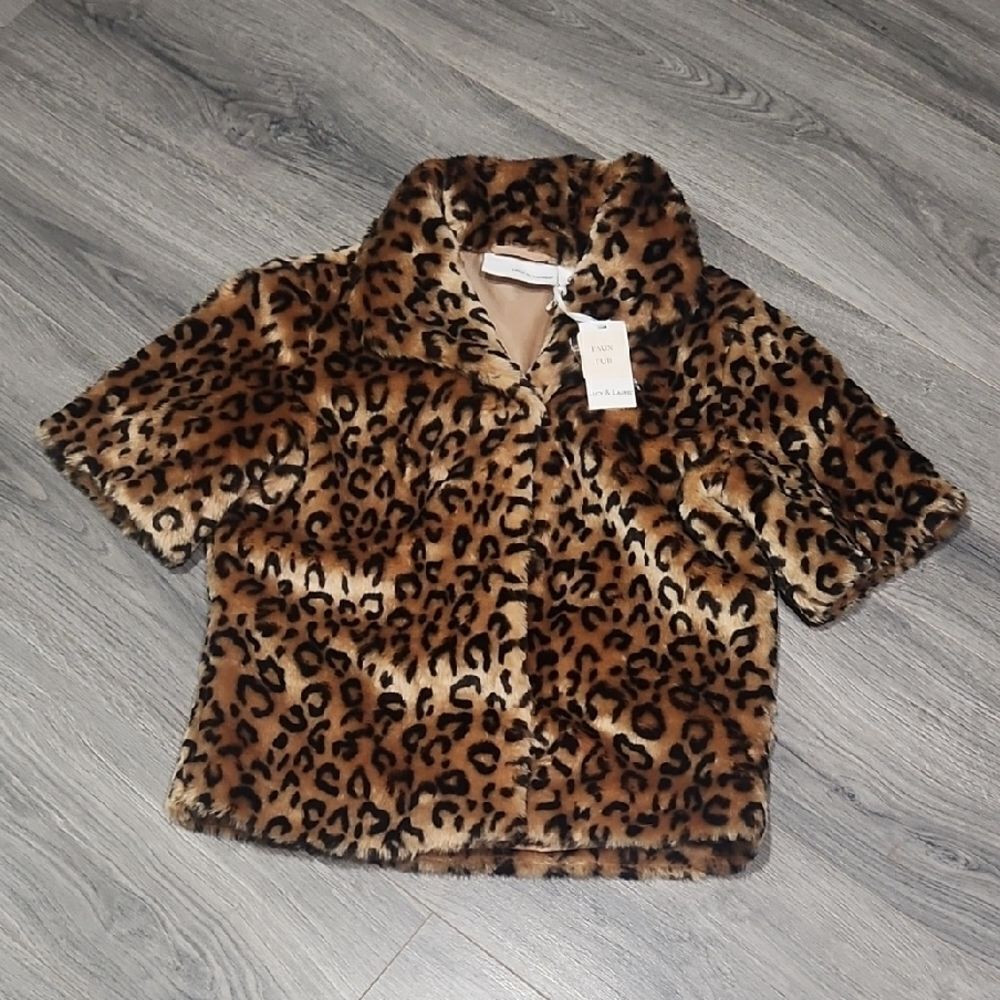 NWT Lucy & Laurel Faux Leopard Fur Short Sleeve Jacket